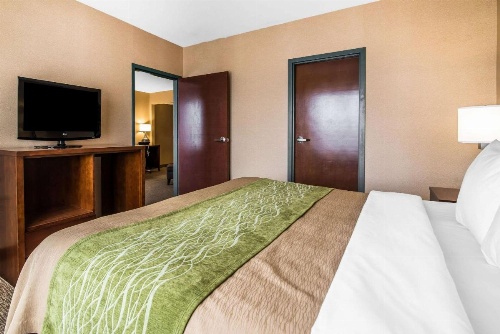 Quality Inn & Suites image 19