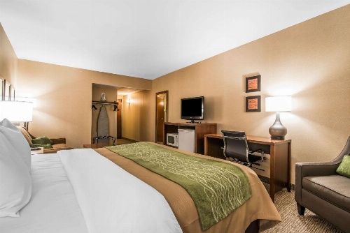 Quality Inn & Suites image 23